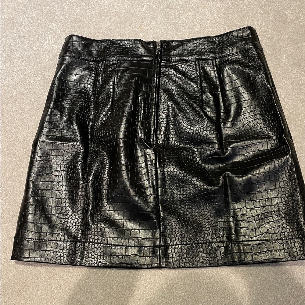LOFT Black Croc-Embossed Mini Skirt - Picture 5 of 9
